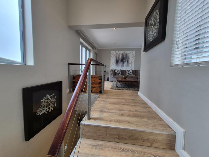 To Let 4 Bedroom Property for Rent in Oude Westhof Western Cape
